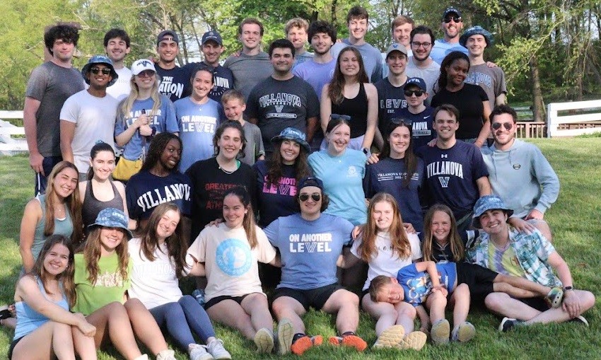 Group image of LEVEL members